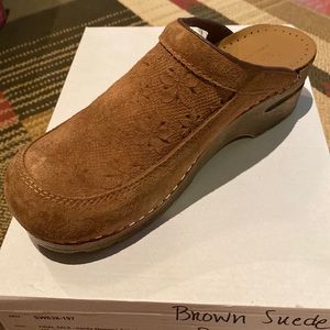 Brown Suede Sanita